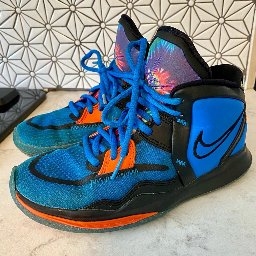 Nike Youth Kyrie Infinity Se Mid Tie-dye, 3.5Y